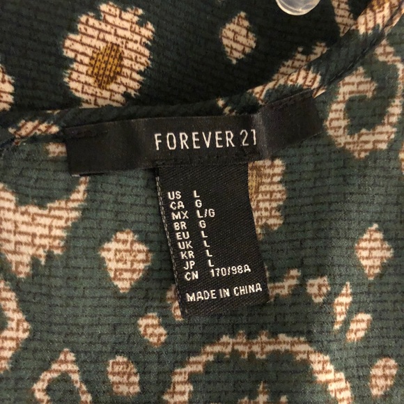 Beautiful top - Picture 2 of 3